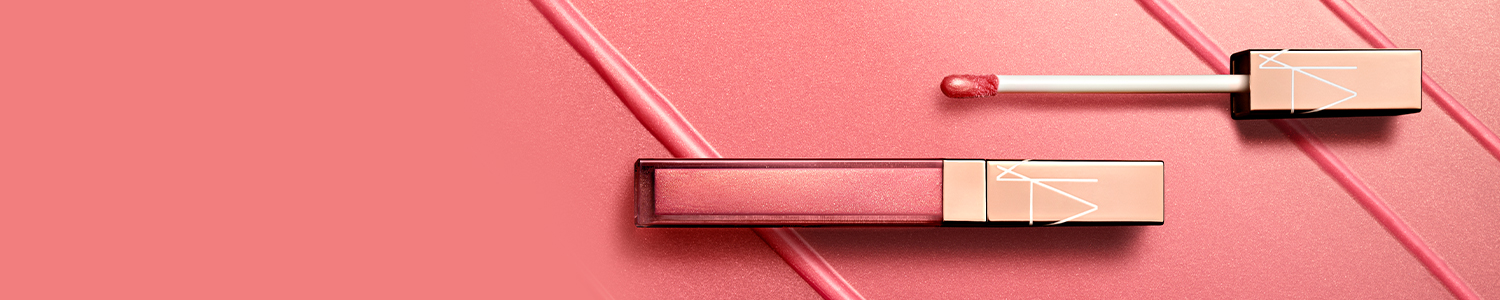 Lip Gloss : Coat lips in cushiony, comfortable color, and mirror-like
                shine.