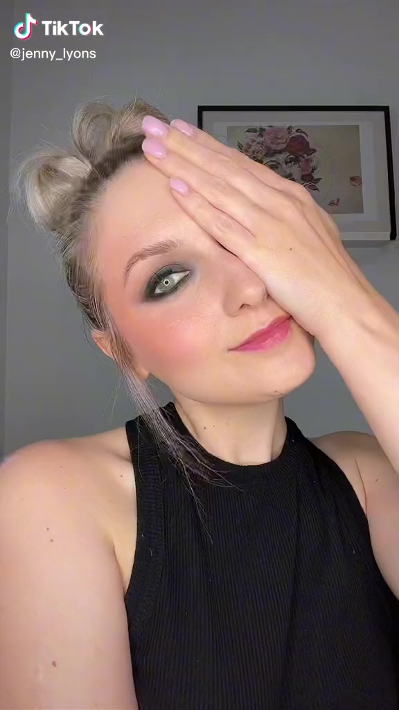Jenny Lyons Tik Tok smokey Eye